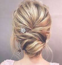 This mother of the bride hairstyle is soft, simple and feminine. 23 Elegant Mother Of The Bride Hairstyles Mother Of The Bride Hair Short Wedding Hair Hair Styles