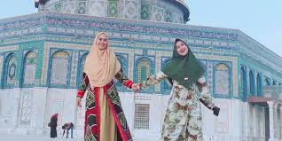 Ayah oki setiana dewi dan ria ricis meninggal dunia. Doa Menyentuh Oki Setiana Dewi Di Momen Ultah Ria Ricis Ke 25 Merdeka Com