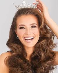 Suzanne Scudder's Instagram, Twitter & Facebook