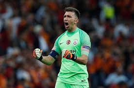 Muslera ile ilgili tüm haberleri ve son dakika muslera haber ve gelişmelerini bu sayfamızdan takip edebilirsiniz. Barriere Muslera Aykut Kocaman Super Lig International Facebook