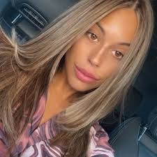 Alyssa Renee's Instagram, Twitter & Facebook