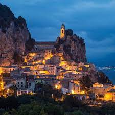 It neighbours with abruzzo and lazio to the north and campania and puglia to the south. Molise Italian Studies Home Facebook