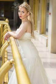 55 stunning wedding hairstyles for all brides in 2020. 7 Classic Wedding Hairstyles That Aren T Boring