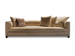 The project includes linear sofas, angular compositions, chaises longues and islands, all with a single seat cushion. Breites Lineares Sofa Mit Italienischem Design Molteni C