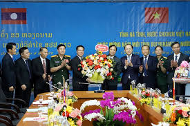 Ông quê ở làng gia miêu, huyện tống sơn, phủ hà trung, xứ thanh hoa, ngày nay là gia miêu ngoại trang, thôn gia miêu, xã hà long, huyện hà. Lanh Ä'áº¡o Tá»‰nh Ha TÄ©nh Chuc Táº¿t Cá»• Truyá»n Bunpimay Chinh Quyá»n Va Nhan Dan Tá»‰nh BolykhÄƒmxay Lao