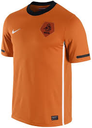In onderstaande kopjes kom je alles de shirts worden gedragen tijdens de wedstrijden gedurende het hele ek! Shirt Nederlands Elftal Ek 2021 Kopen Oranje Shirt Ek 2020 Hier