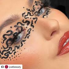 We like it, Picasso 😻🔥 @anyaweedonmakeup stays creating masterpieces! Ft.  Our SKINSURANCE MAX COVERAGE SILKY FOUNDATION ✨ ______ #creativemakeup  #graphiceyeliner #graphicliner #makeupoftheday #makeuplook #glowymakeup  #jcatbeauty #graphicliner ...