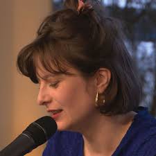 aboutlastnight »›Warum erzählst Du eigentlich nie etwas von früher? So  schlimm kann es doch nicht gewesen sein‹ ›Weil es nichts zu erzählen gibt‹,  hatte Franka behauptet und sich schrecklich gefühlt. Noch nie