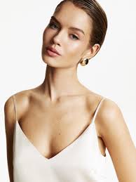 Reel by Luisa Wang USA (@luisa_wang_usa) · December 18, 2025