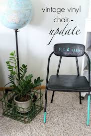 Take A Vintage Vinyl Folding Chair And Update It With This Quick Spray Paint Diy Cleaning Up The Chair And Using Spray Paint Vinyl Chairs Decor Diy Furniture