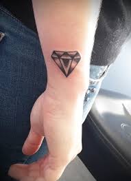 Tattoo Tatouage Diamant Poignet Noir Et Banc Tatouage Tatoo Idees De Tatouages