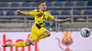 View the player profile of raphael guerreiro (dortmund) on flashscore.com. Bvb X Faktor Unter Dem Radar Guerreiro Ist Fur Dortmund Unersetzbar Eurosport
