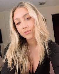 Alyssa Kelm's Instagram, Twitter & Facebook