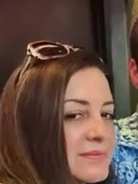 Brasileira morre após ser baleada pelo filho de 18 anos nos EUA