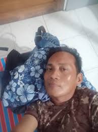 🎉 I recently helped Argie Saldavia and Lino Amaro earn the conversation  starter badge! It's exciting to support them and be a part of their  community. Check out their content and give