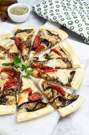 Vi ritrovate con un rotolo di pasta sfoglia e non sapete come utilizzarla? Sfoglia Con Melanzane Grigliate E Scamorza Tacchi E Pentole