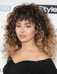 Gigi Hadid Looks So Different With A Fringe Curly Hair Styles Curly Hair Styles Naturally Fringe Hairstyles