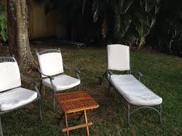 Metal Garden Chairs With Back And Arm Rests With White Cussions Fotograaf En Bron Dagar Haas Locatie Guach Garden Chairs Metal Garden Chairs Outdoor Chairs
