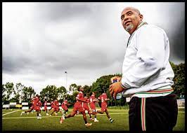 Nationale voetbalelftal suriname in nederland. Voor Bondscoach Dean Gorre Horen Voetballers Van Overzee Bij Suriname En Andersom Nrc