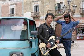 Tra i film e le serie tv in italiano c'è qualcosa per i fan di ogni genere. Film Chi M Ha Visto 2017 Movies Ch Kino Filme Dvd In Der Schweiz