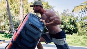 Extraction, out now on @netflix. Chris Hemsworth Trainiert Ordentlich Muskelmasse An Um Hulk Hogan Zu Spielen