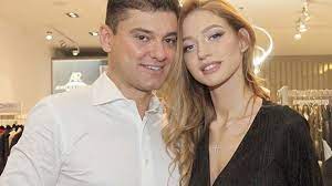 Actuala prima doamna a americii, laura bush , a devenit sexagenara, sambata, noteaza presa locala. Laura DincÄƒ Iubita Lui Cristian Boureanu TrimisÄƒ SÄƒ MÄƒture StrÄƒzile Cum A Ajuns In AceastÄƒ SituaÈ›ie B1tv Ro