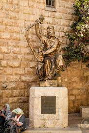 Jerusalén, Israel - Octubre 5: La Estatua Del Rey David Tocando El Arpa  Cerca De La Entrada A La Tumba En El Monte Sión En Jerusalén, Israel El 5 De  Octubre, El