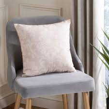 Bring in soft textiles for an inviting vibe. Keihgx Jlbmdim