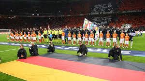 Erhalte jetzt hier das neue adidas dfb auswärtstrikot 2021. Holland Fans Pfeifen Deutsche Nationalhymne Nieder Die Netzreaktionen Sportbuzzer De