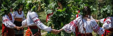 Сьогодні священнослужителі є наступниками апостолів. Trijcya 2020 Koli Vidznachatimut Ta Tradiciyi Svyata Novini