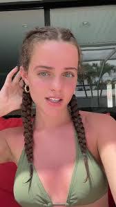 Danielle Bulson's Instagram, Twitter & Facebook