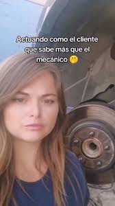 Clientes divertidos en mecánica: risas garantizadas