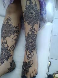 Use A Different Filler But I Love The Shape And Border Edging Swirls Sudanese Henna Body Art Henna Foot Henna Y Henna Designs