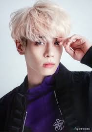 He was the main vocalist of the south korean boy band shinee for nine years, releasing twelve albums with the group in both korean and japanese. Pin By Dea On Shinee ìƒ¤ì´ë‹ˆ Shinee Jonghyun Shinee Jonghyun