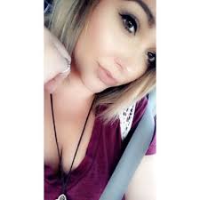 Melissa Bomar's Instagram, Twitter & Facebook