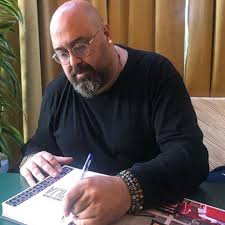 Somer sivrioğlu'nun yasak ilişki yaşadığı pınar isimli kadının eski eşi g.e: Masterchef Somer Sef Somer Sivrioglu Esini Kimle Aldatti Biyografi Sitesi