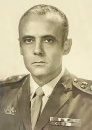 He graduated in design in 1993 at iade and later frequented the design and arts at ar.co. Diogo De Oliveira Figueiredo Wikipedia A Enciclopedia Livre