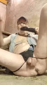 Well-endowed mature men - Unleash your fantasies