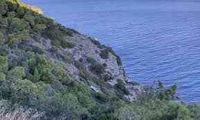 Απέχει 40 χιλιόμετρα από την αθήνα με την οποία συνδέεται μέσω της λεωφόρου λαυρίου και 16 χιλιόμετρα από. 8riler Sthn Keratea Xwris Tis Ais8hseis Toy Anasyr8hke Apo Ton Gkremo O Odhgos Toy Ix Mega Tv