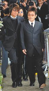 《冰与火之歌》(a song of ice and fire)是由美国作家乔治·r·r·马丁所著的史诗奇幻小说。按照作者的计划，这套作品将有七卷的篇幅，目前已出版到第五集。 Top2 æ¢…è‰·èŠ³ä¸´ç»ˆæ­»æ''èµ´æ—¥ä¼šæ—§çˆ± å¤•é˜³ä¹‹æ­Œ æŠ«å©šçº±ä¸ºäº†ä»– åŽäººæ˜Ÿå…‰ ä¸­å›½æ—¶æŠ¥