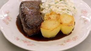 Tournedos Met Rode Wijnsaus En Fondant Aardappelen Dagelijkse Kost Recept Belgische Recepten Voedsel Ideeen Kerst Maaltijden
