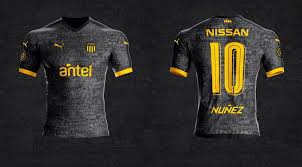 Signed by olivera and by players miguel peirano, tato ortiz, fernando morena and others. Nss Sports On Twitter All The Garra Charrua Of The New Penarol Celebrative Jersey Https T Co Lsdatgrbgu