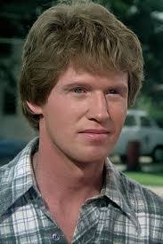 Robert Kenneally's Instagram, Twitter & Facebook