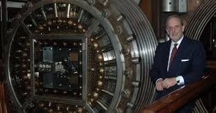 10 Highly Guarded Vaults Listverse Banks Vault Vault Doors Vaulting