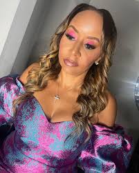 If you are looking for an amazing and selfless mobile MUA… Tag @fa_nelli  she is it! 📍📌 Dress: @nuritstudio 💗💙 #mua #holidayparty #celebration  #makeupartist #atlanta