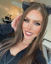 Raven Gonsalves's Instagram, Twitter & Facebook