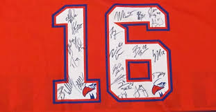 Von 18 mannschaften änderten elf teams ihren … The Adler Mannheim Team Signed An Original Ice Hockey Shirt