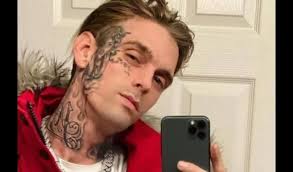 Familia de Aaron Carter trata de poner paz entre la madre del artista y su  exmujer