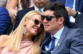 The pair went through a rough patch after vernon sent lewd messages to a glamour model and four other women. Strictly S Tess Daly Eats Her Own Split Ends Hates Germs And Doesn T Work Under Real Name Irish Mirror Online