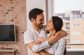 سأغلق باب غرفتي ورائي متجهاّ نحو النهر. Ù‡Ù„ ØªÙ‚Ø¨ÙŠÙ„ Ø§Ù„Ø±Ø¬Ù„ Ù„Ù„Ù…Ø±Ø§Ø© Ø¯Ù„ÙŠÙ„ Ø¹Ù„Ù‰ Ø§Ù„Ø­Ø¨